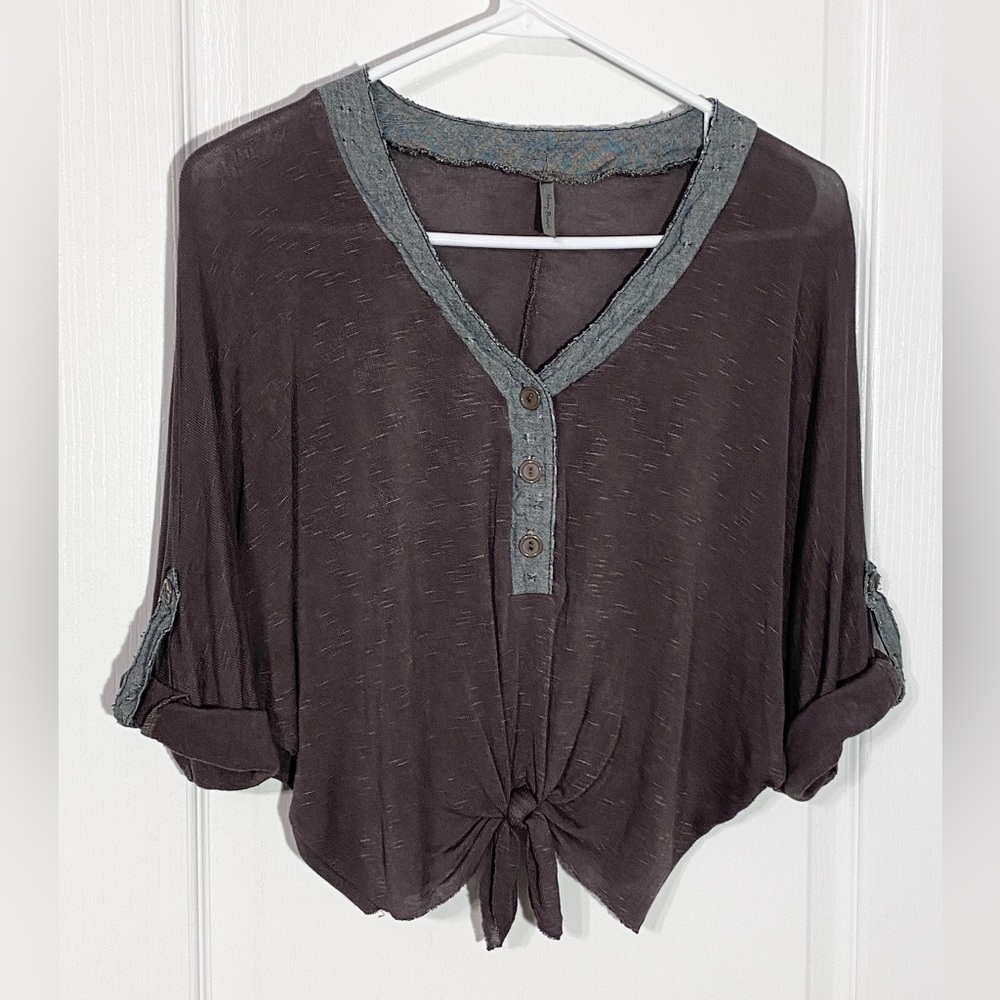 Y2K Honey Punch Grey Knit Chambray Trim Cropped Tie Front Roll Tab Sleeve Top